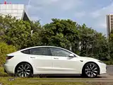 Фото 4 - Tesla Model 3