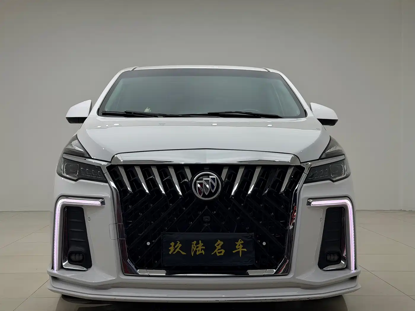 Photo 3 - Buick GL8