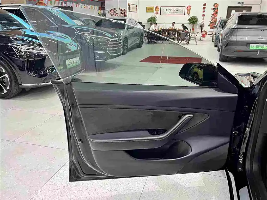Tesla Model 3 (Import) 2019 2019 Long Range RWD Version