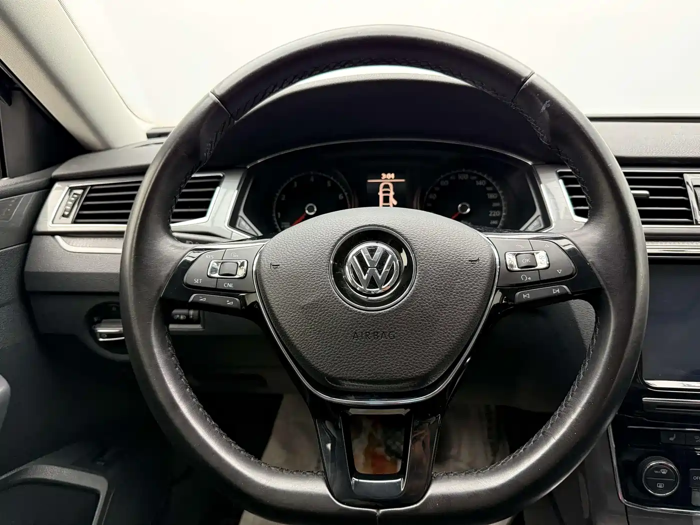 Volkswagen Passat 2017 330TSI DSG Prestige фото 14