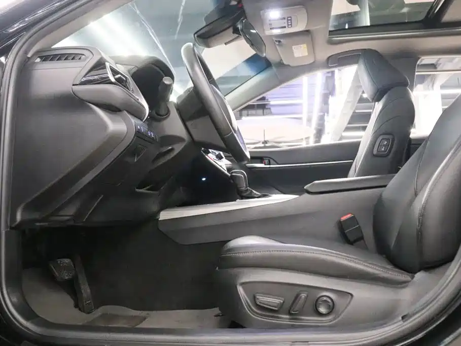 Photo 14 - Toyota Camry