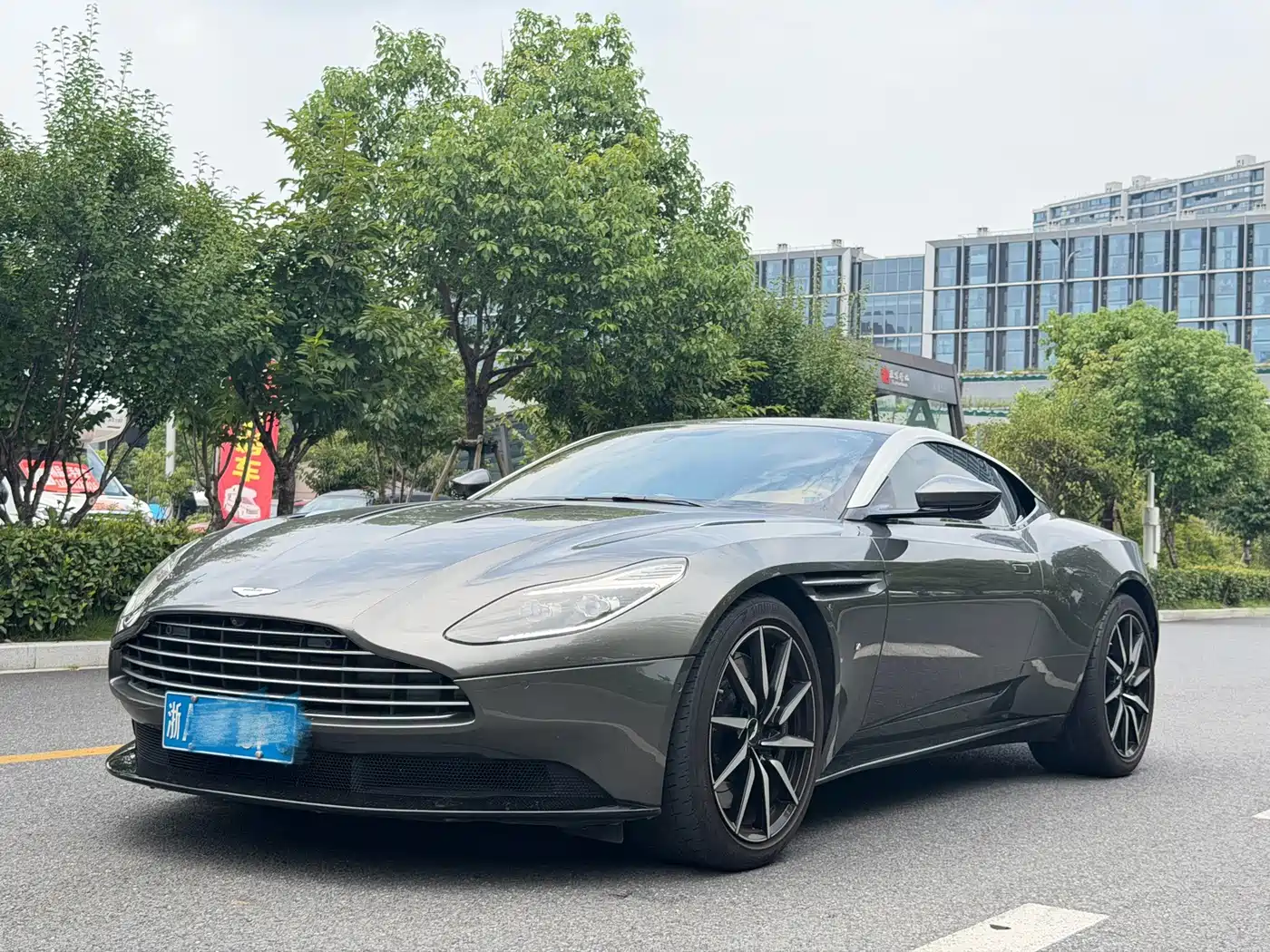 Aston Martin DB11 2017 2016 5.2T Launch Edition
