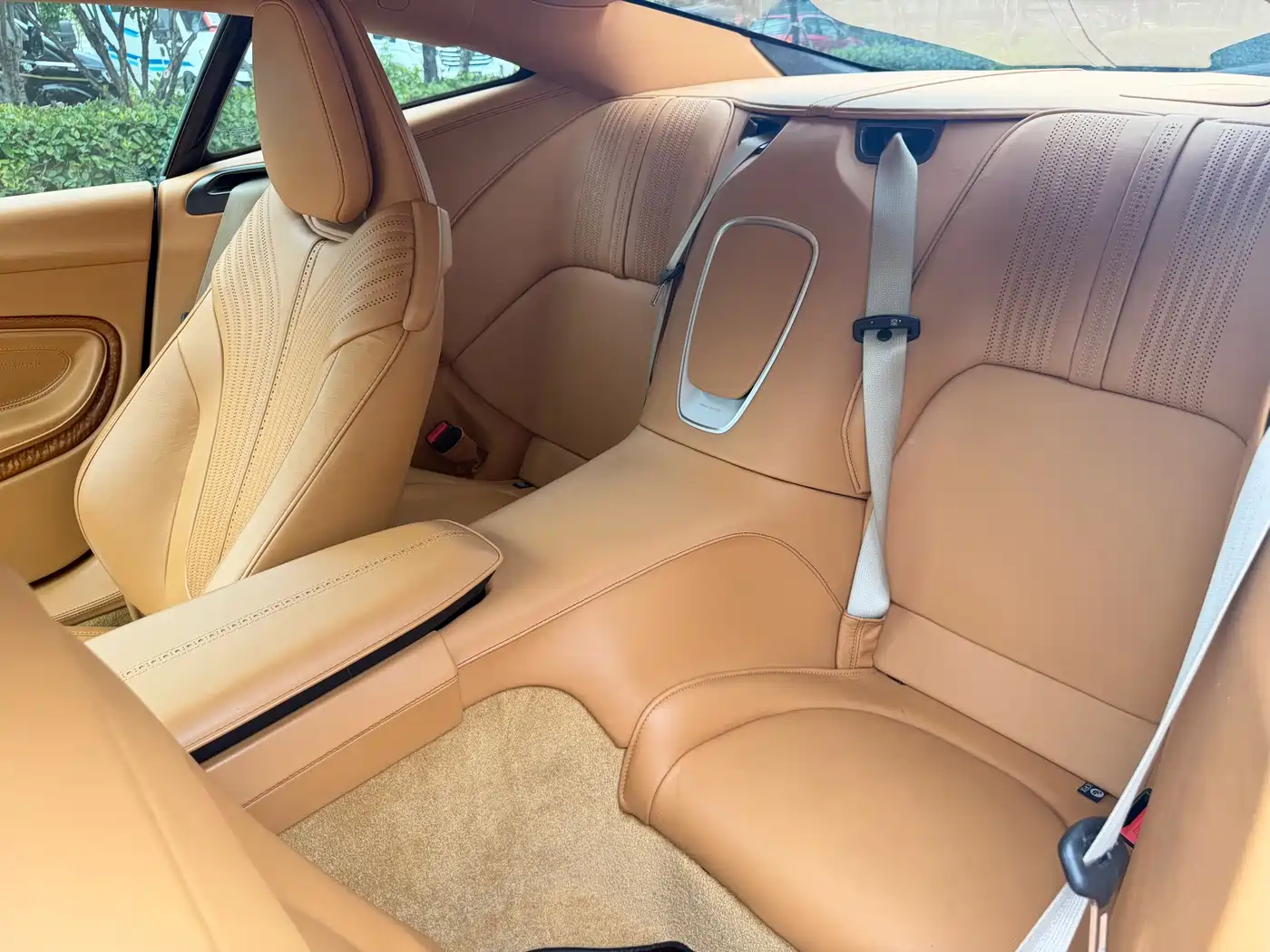 Aston Martin DB11 2017 2016 5.2T Launch Edition