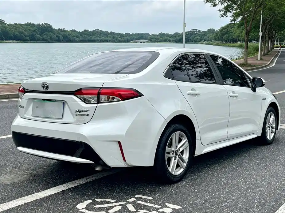 Toyota Levin 2021 Dual Engine 1.8H E-CVT Luxury Edition фото 4