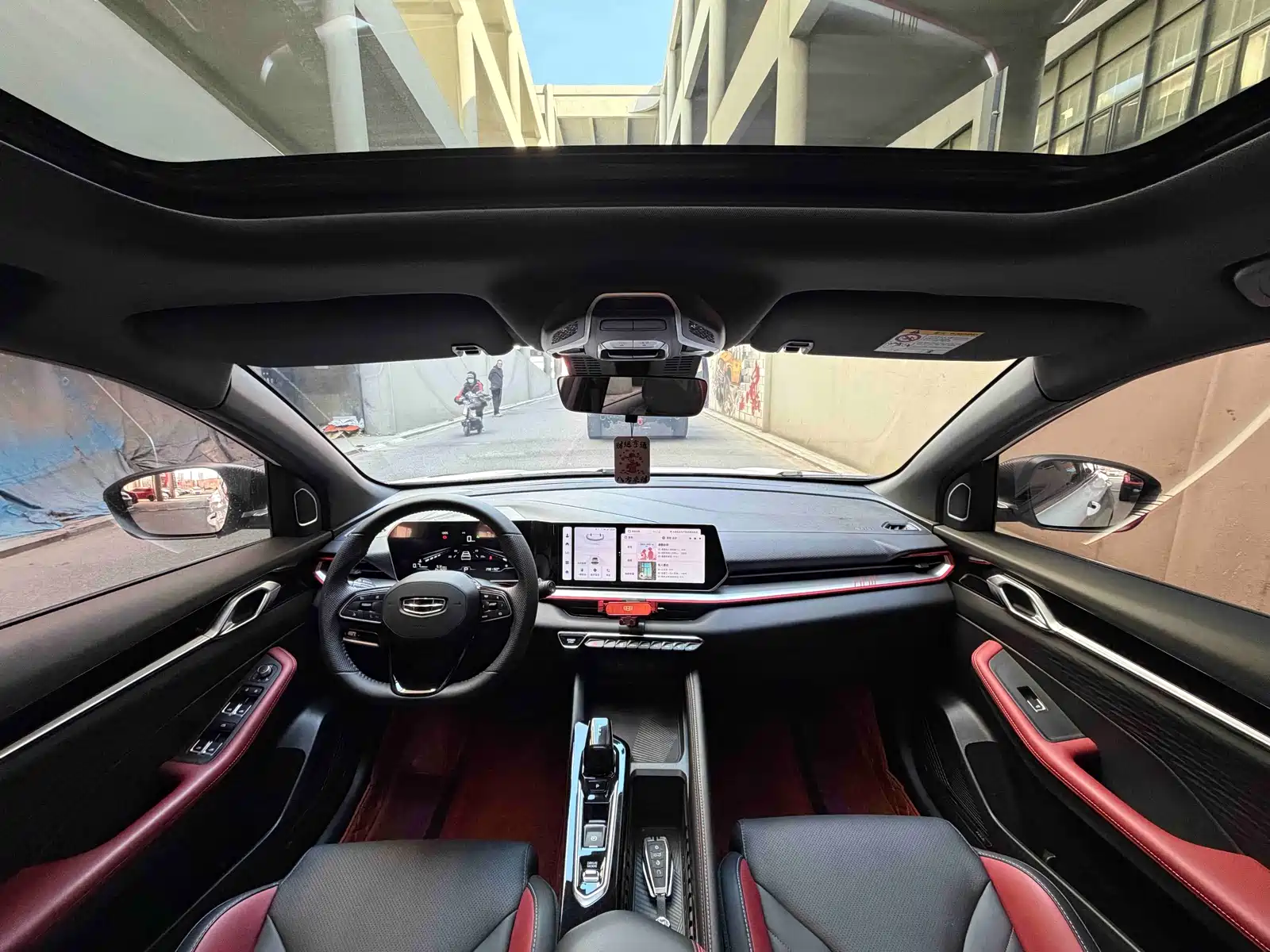 Фото 9 - Geely Coolray