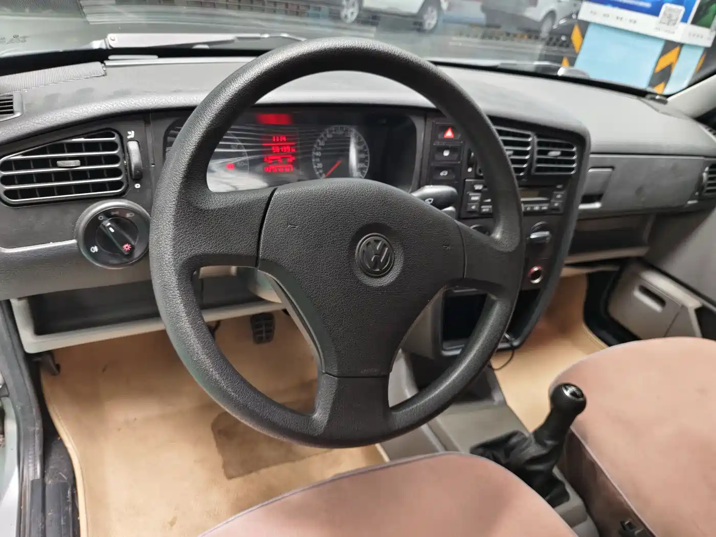 Volkswagen Jetta 2010 1.6L Partner фото 18