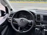 Photo 8 - Volkswagen Multivan