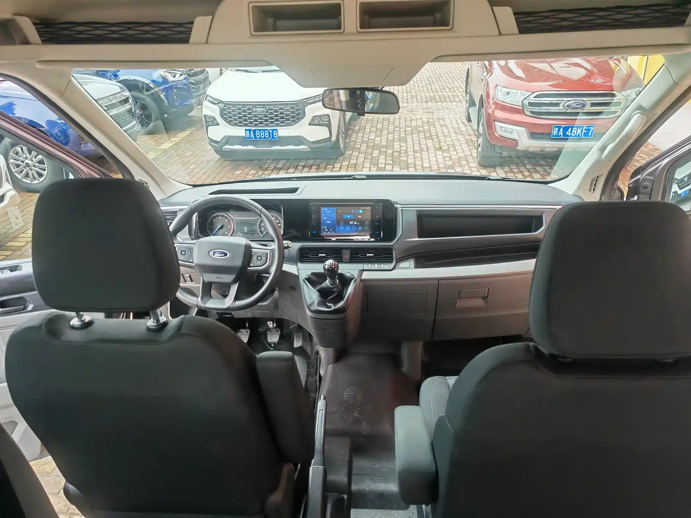 Ford Transit T8 2024 T8 2.0T Diesel Manual Mid-wheelbase Mid-roof 6-seater Multi-purpose Version (2/2/2) фото 9