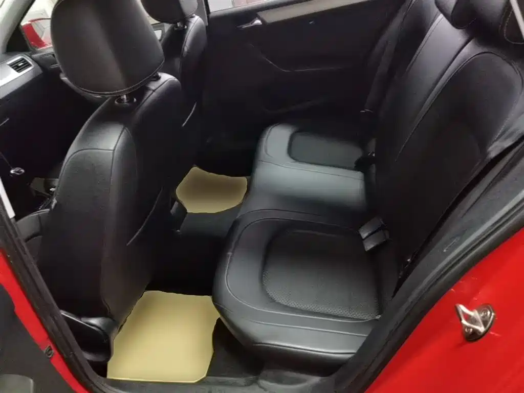 Škoda Skoda Rapid Spaceback 2016 Facelift 1.6L Manual Innovation Edition фото 17
