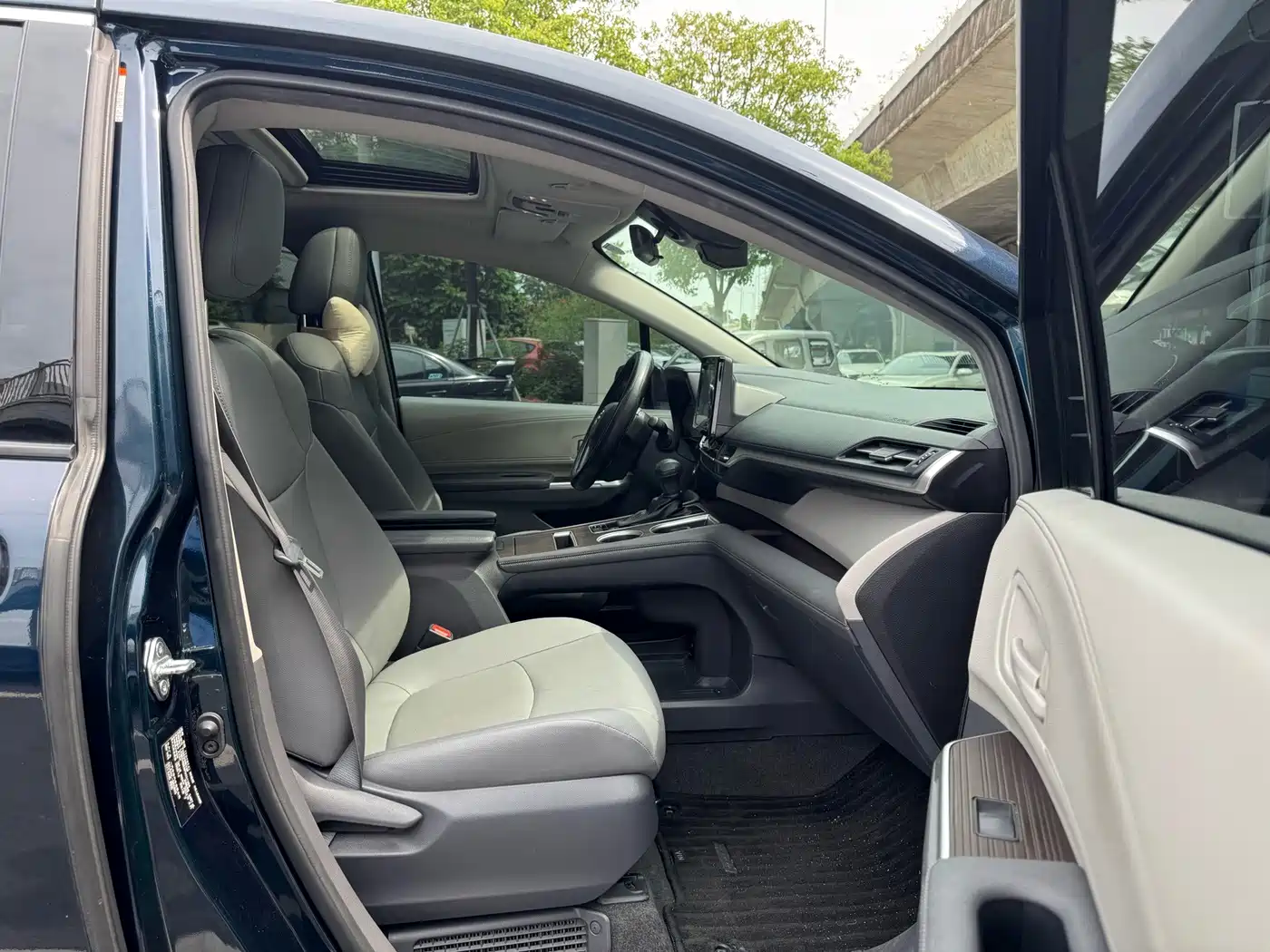 Toyota Granvia 2023 2023 2.5L Hybrid Luxury Edition