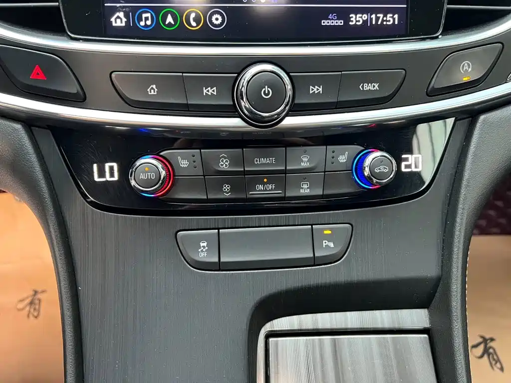 Фото 13 - Buick LaCrosse