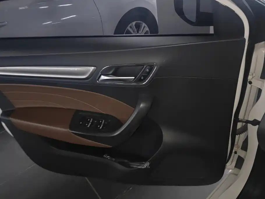 Roewe i6 2020 2020 PLUS 1.6L CVT 4G Connected Glory Luxury Edition