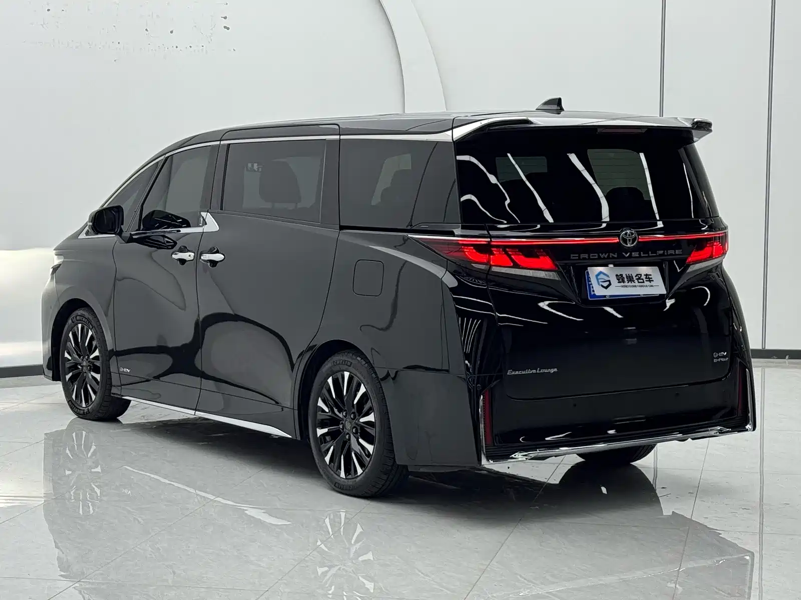 Фото 15 - Toyota Vellfire