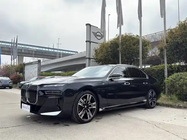 BMW 7 SERIES