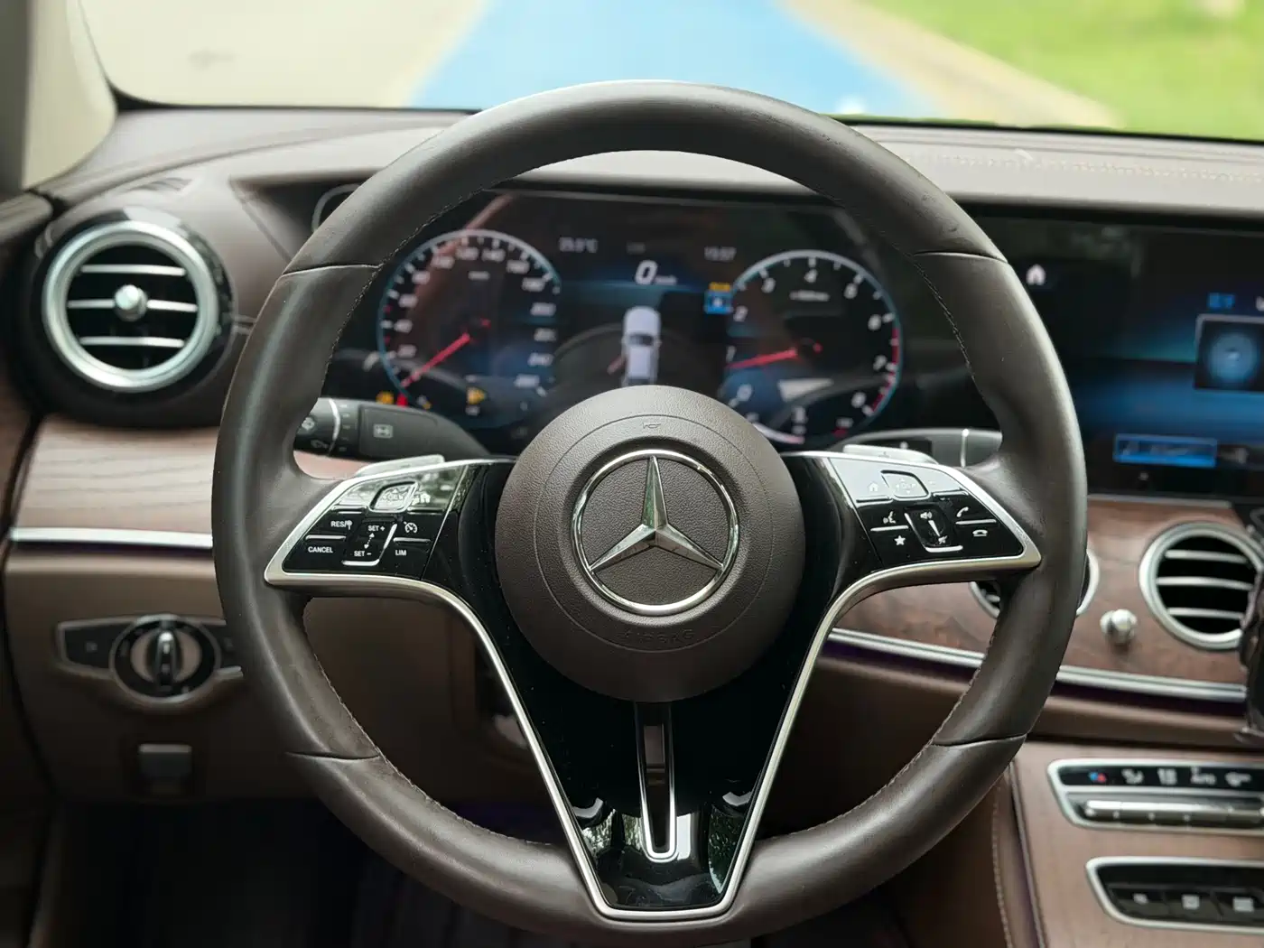 Mercedes-Benz E-Class 2023 E 300 L Fashion фото 13