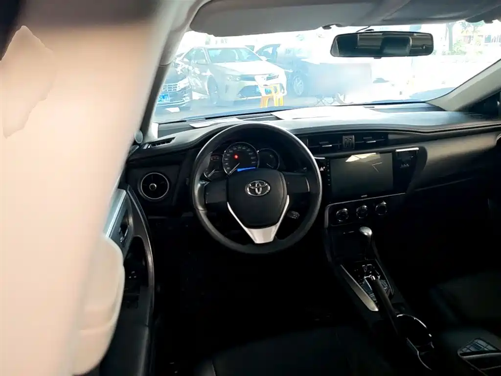 Toyota Corolla 2018 1.2T S-CVT GL Smart Edition фото 10
