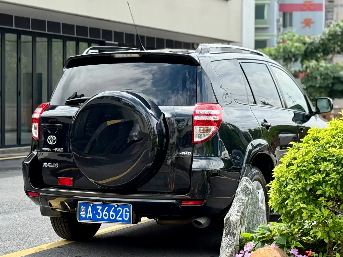 Toyota RAV4 Rongfang 2010 2.4L Manual Luxury Upgrade Edition фото 6