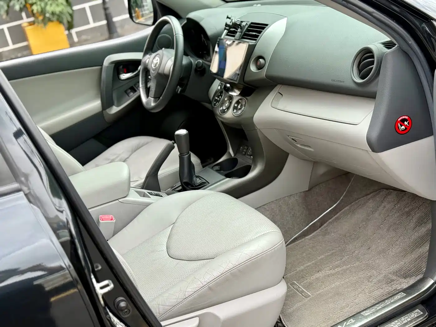 Toyota RAV4 Rongfang 2010 2.4L Manual Luxury Upgrade Edition фото 19