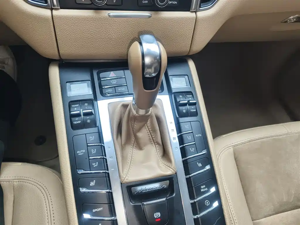 Porsche Macan 2016 Macan 2.0T фото 10