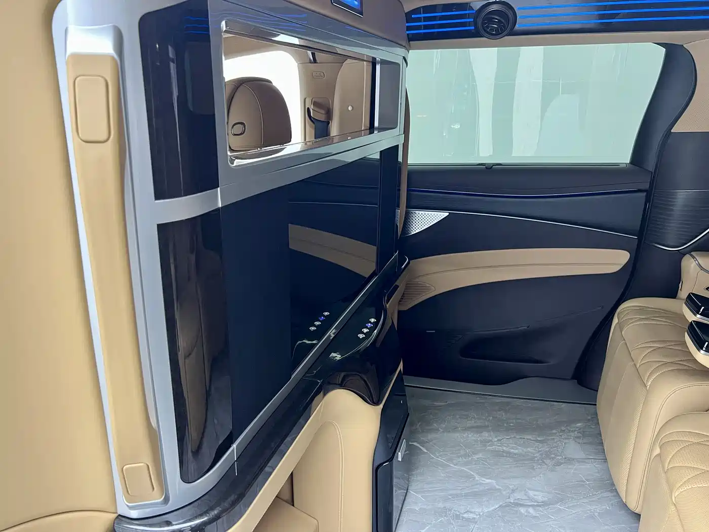 Denza D9 2025 2025 Model DM-i Smart Drive Edition 1020 AWD Flagship