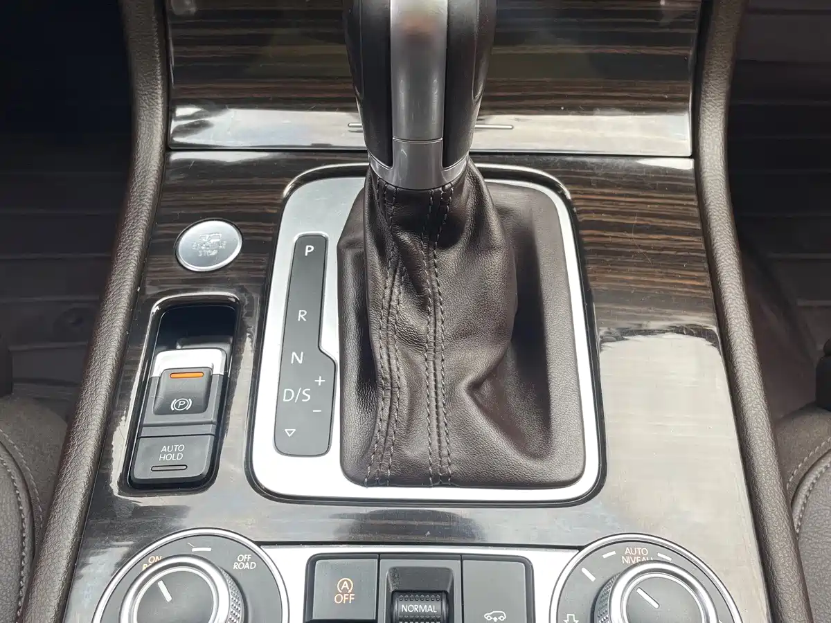 صورة 10 - Volkswagen Touareg