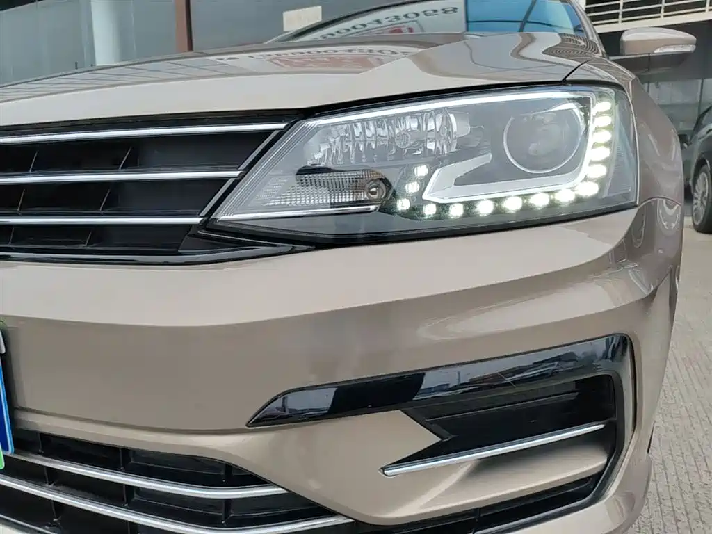 Volkswagen Sagitar 2018 280TSI DSG Spark Edition фото 24