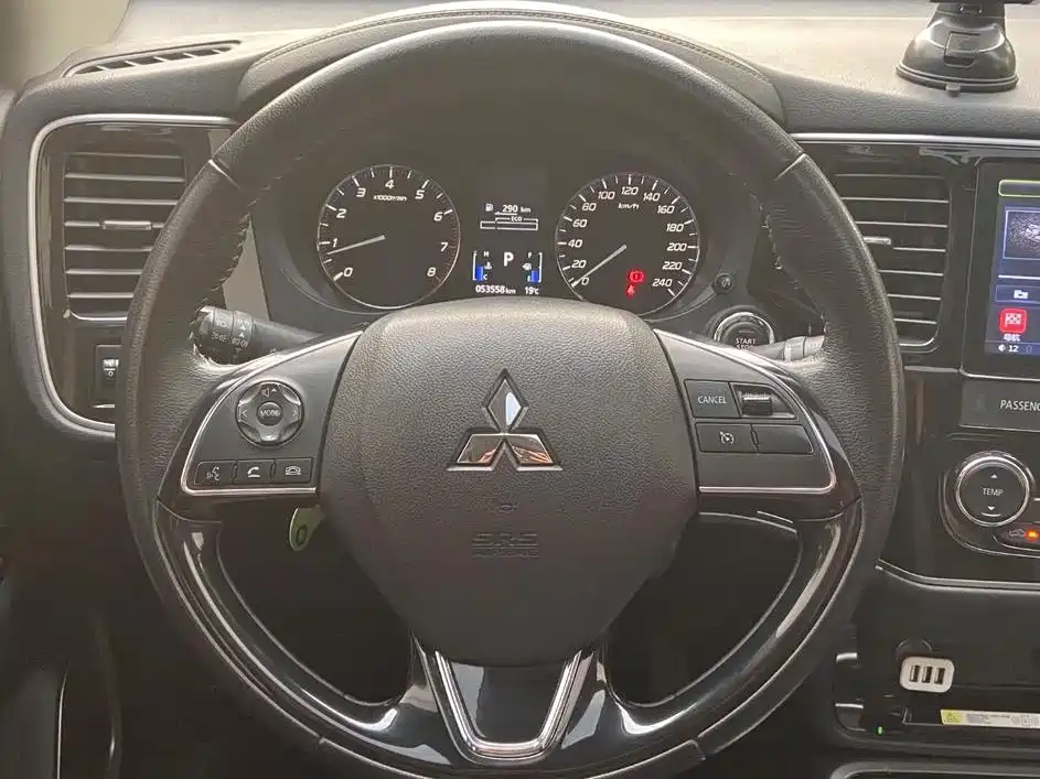 Фото 6 - Mitsubishi Outlander