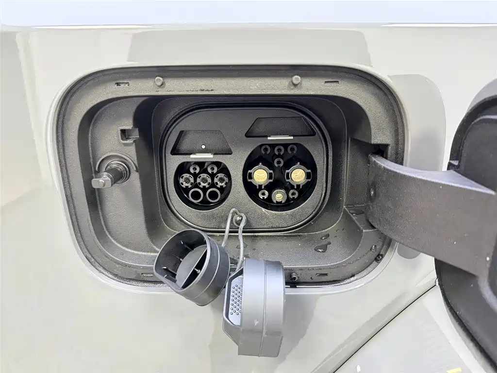 iCAR V27 2026 2026 200KM AWD Falcon 500