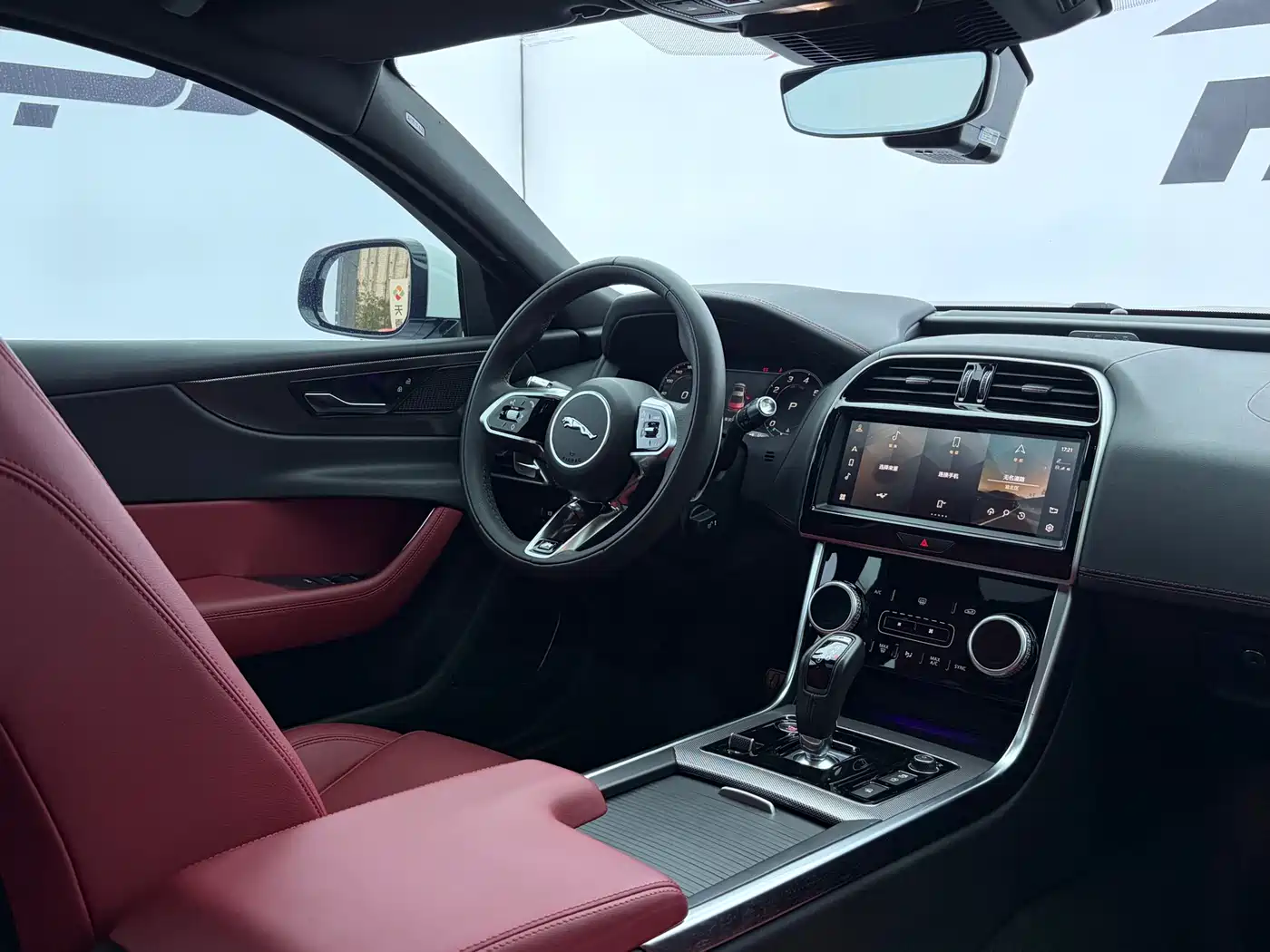 Jaguar XEL 2021 2.0T 250PS R-DYNAMIC S Progressive Sport Edition фото 18