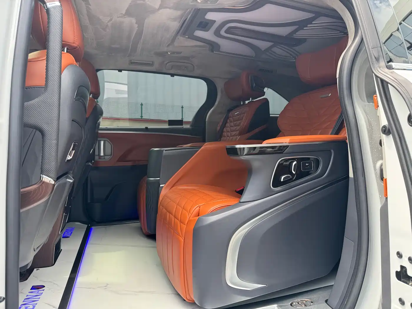 Toyota Sienna 2023 2.5L Hybrid Comfort Edition фото 8