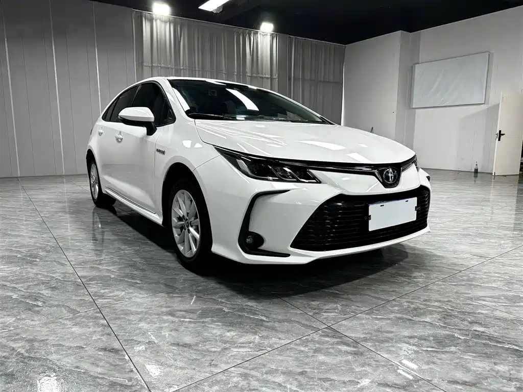 Toyota Corolla 2021 Hybrid 1.8L E-CVT Elite Edition фото 3