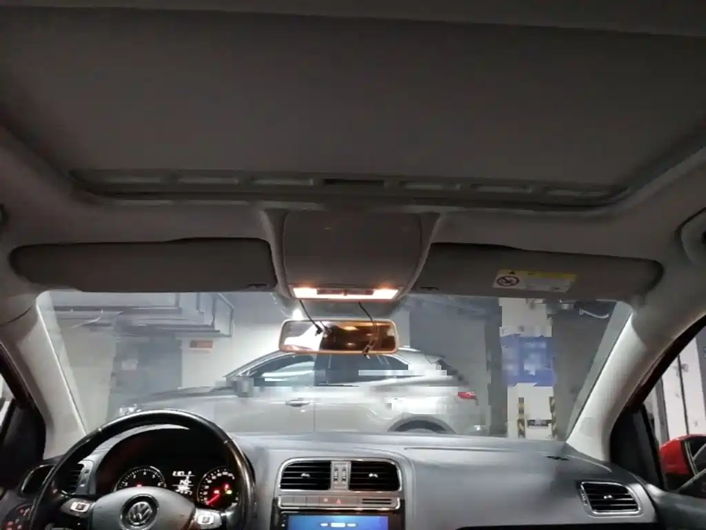 Volkswagen Polo 2016 1.6L Automatic Comfort фото 18
