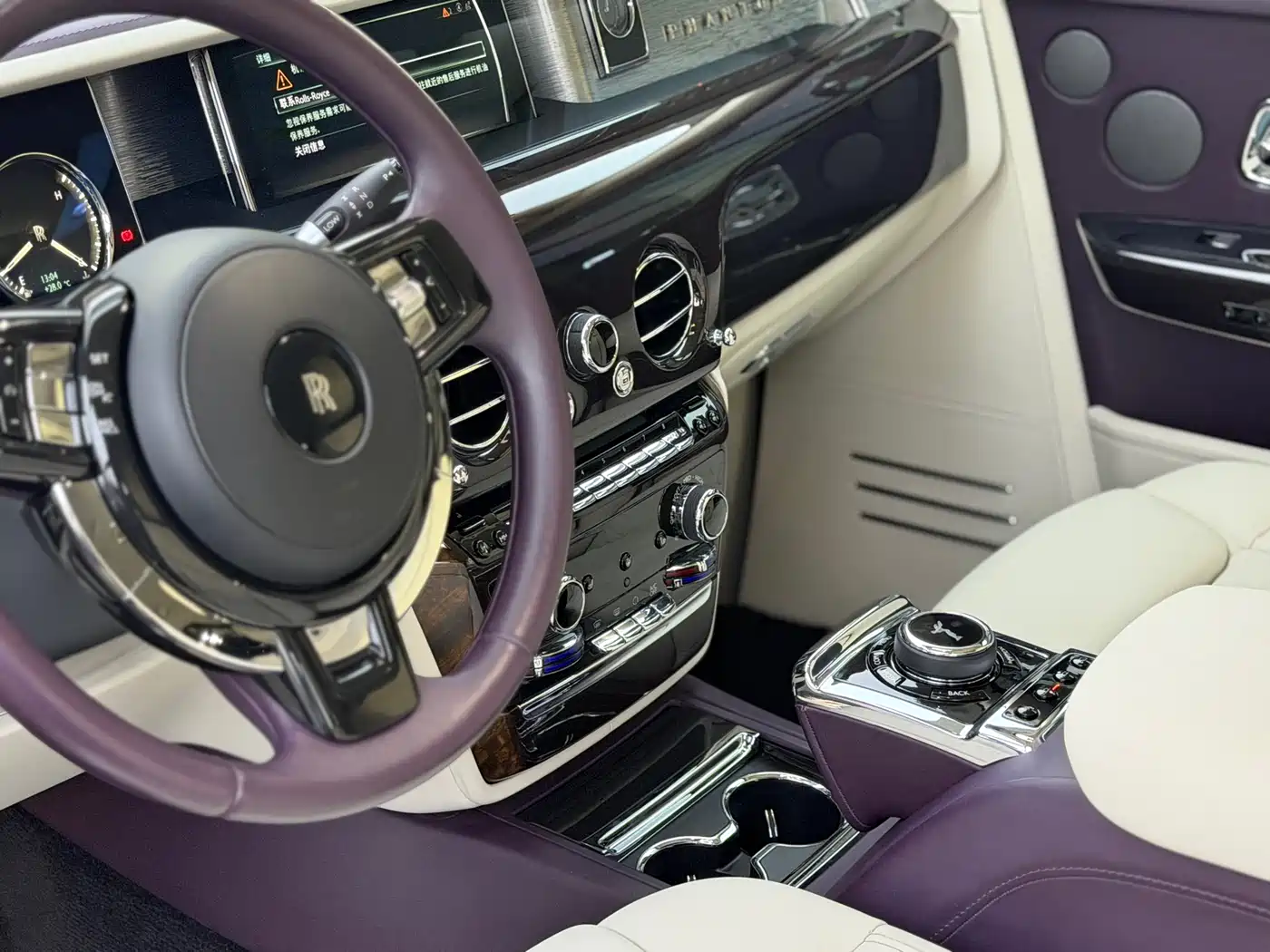 Rolls-Royce Phantom 2018 6.7T Long Wheelbase Version фото 15