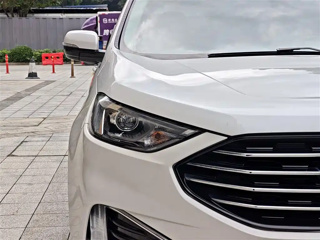 Фото 4 - Ford Edge