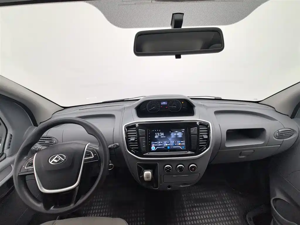 SAIC Maxus Xintu V80 2023 2.0T Manual Classic City Delivery King Short Wheelbase Ultra-Low Roof 3-Seater фото 5