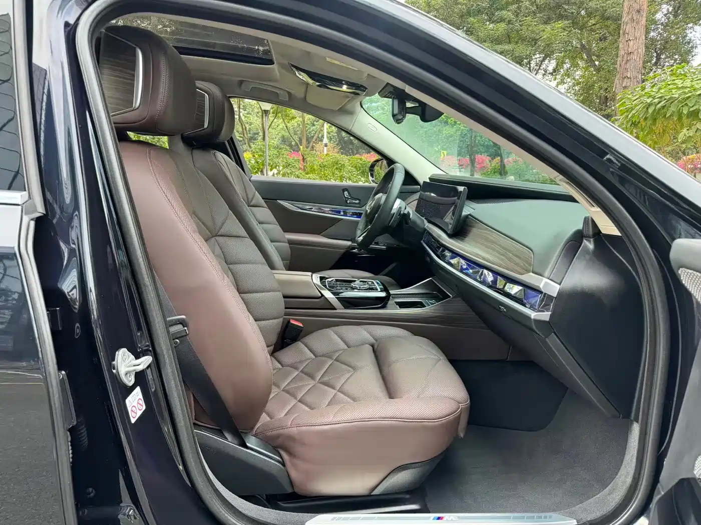 BMW 7 Series 2023 Model 740Li Leading M Sport Package фото 7