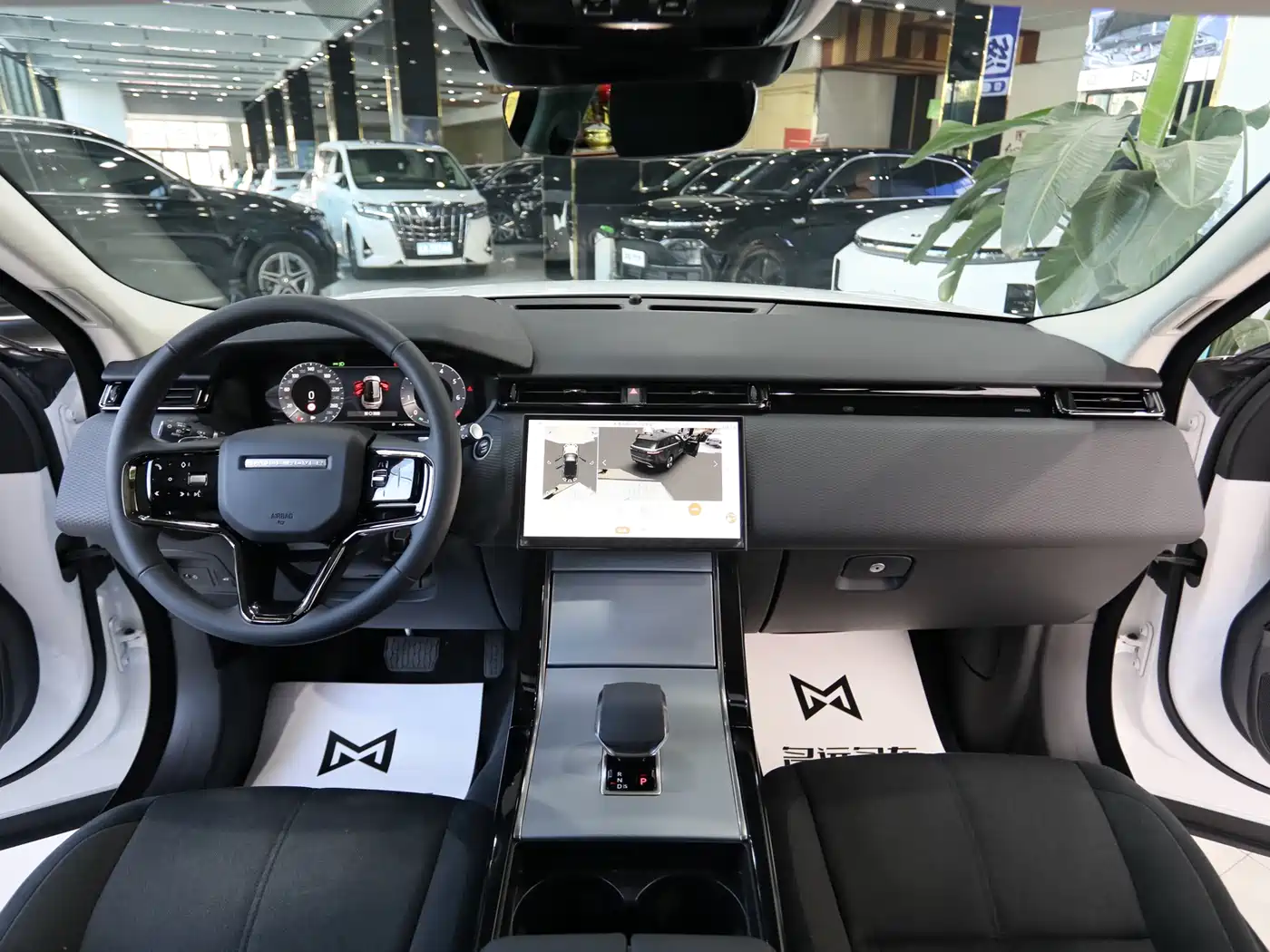 Land Rover Range Rover Velar 2024 S фото 11