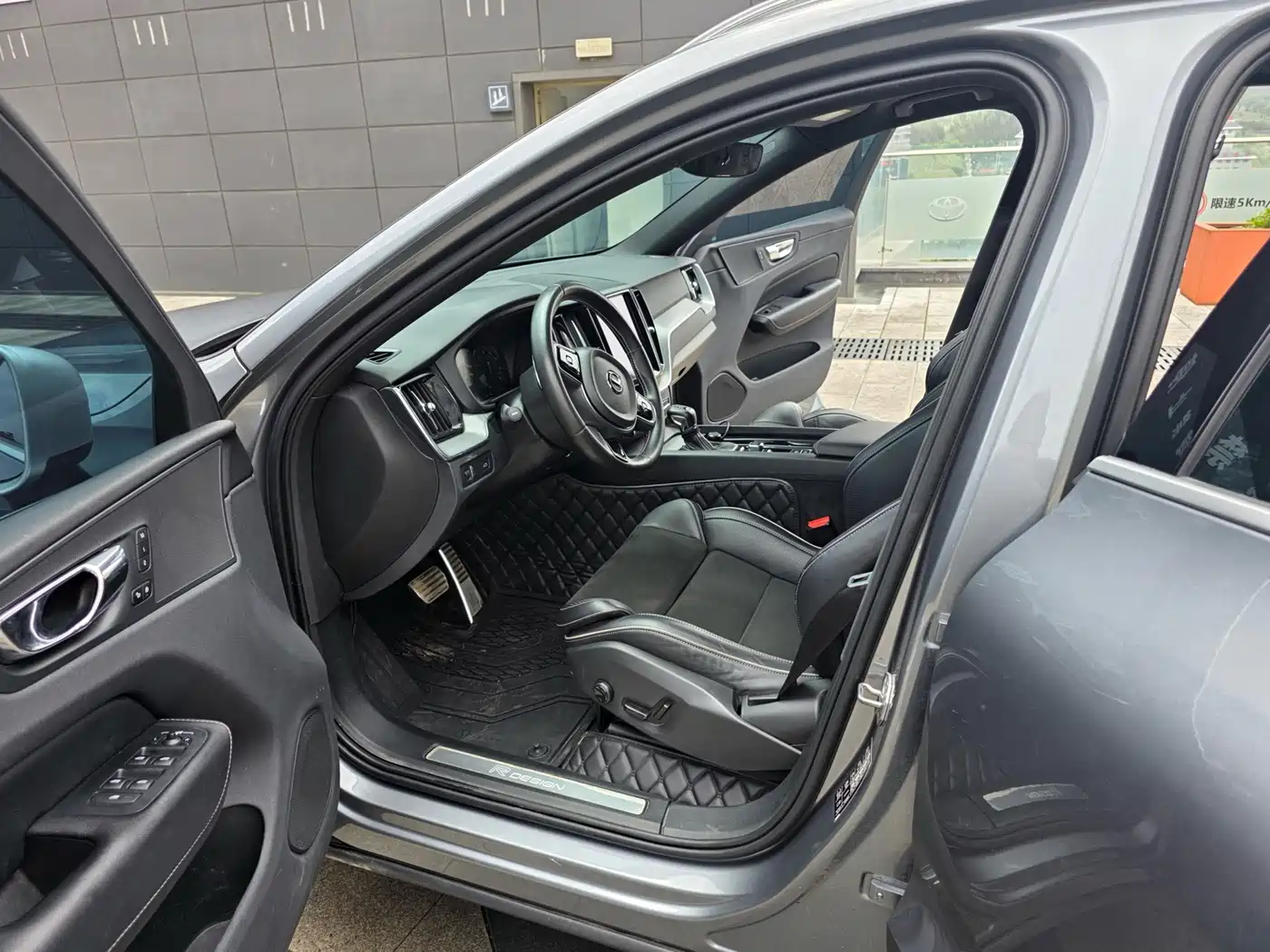 Фото 9 - Volvo XC60