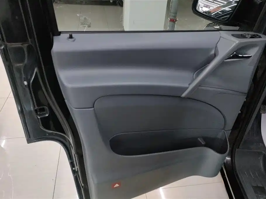 Mercedes-Benz Vito 2013 2.1T Elite Edition фото 7