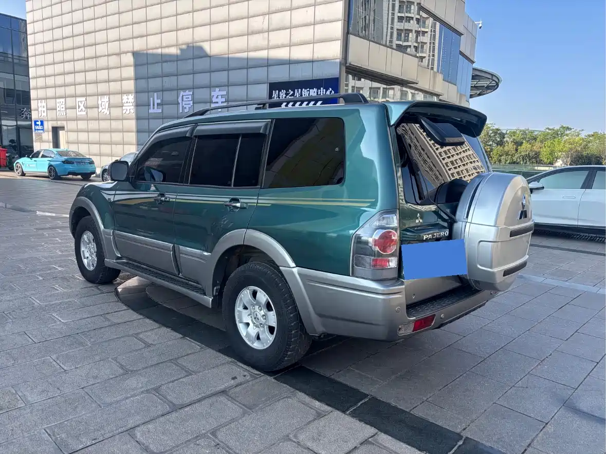 Mitsubishi Pajero 2011 Mitsubishi Pajero V73 3.0L AT GLS фото 4