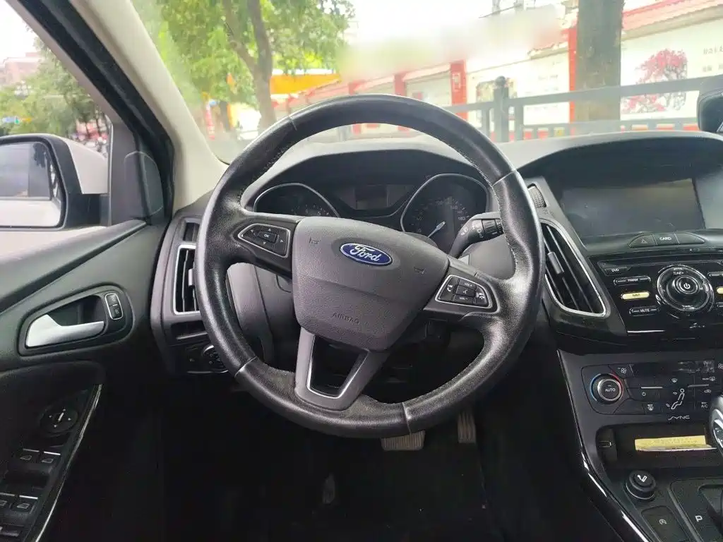 Фото 11 - Ford Focus