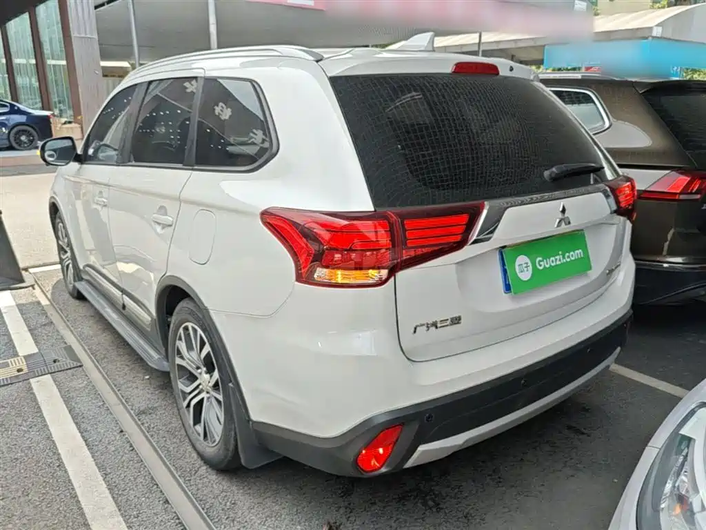 MITSUBISHI OUTLANDER