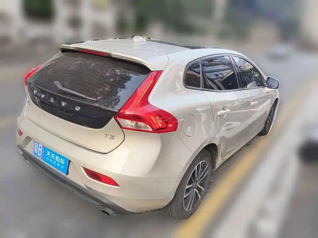 2018 Volvo V40