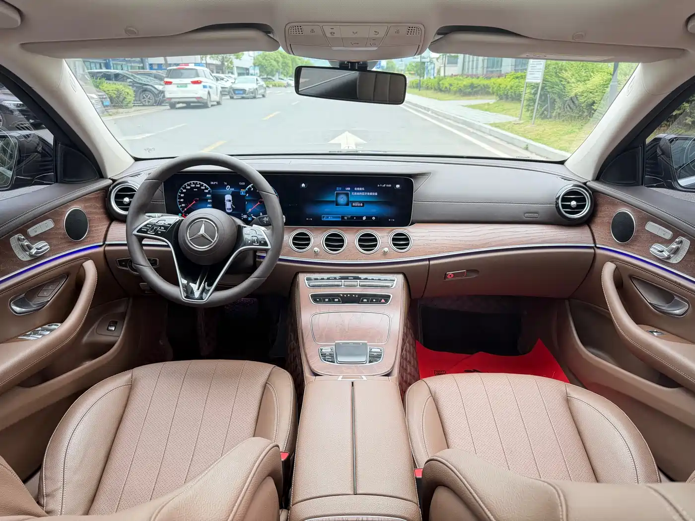 Mercedes-Benz E-Class 2023 E 300 L Fashion фото 19