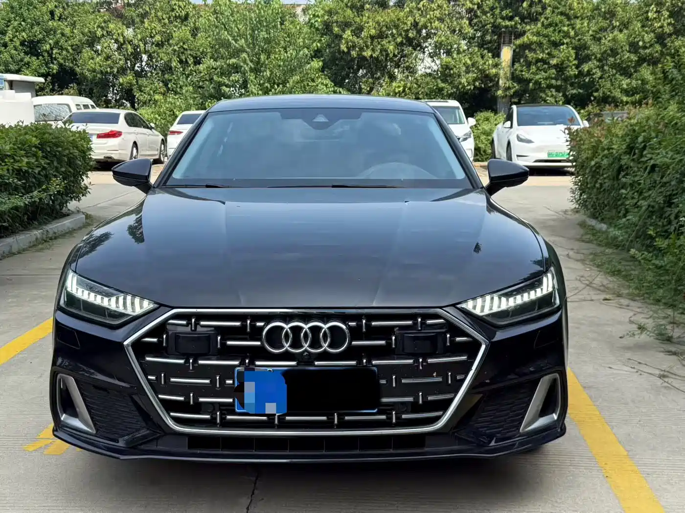 Фото 2 - Audi A7L