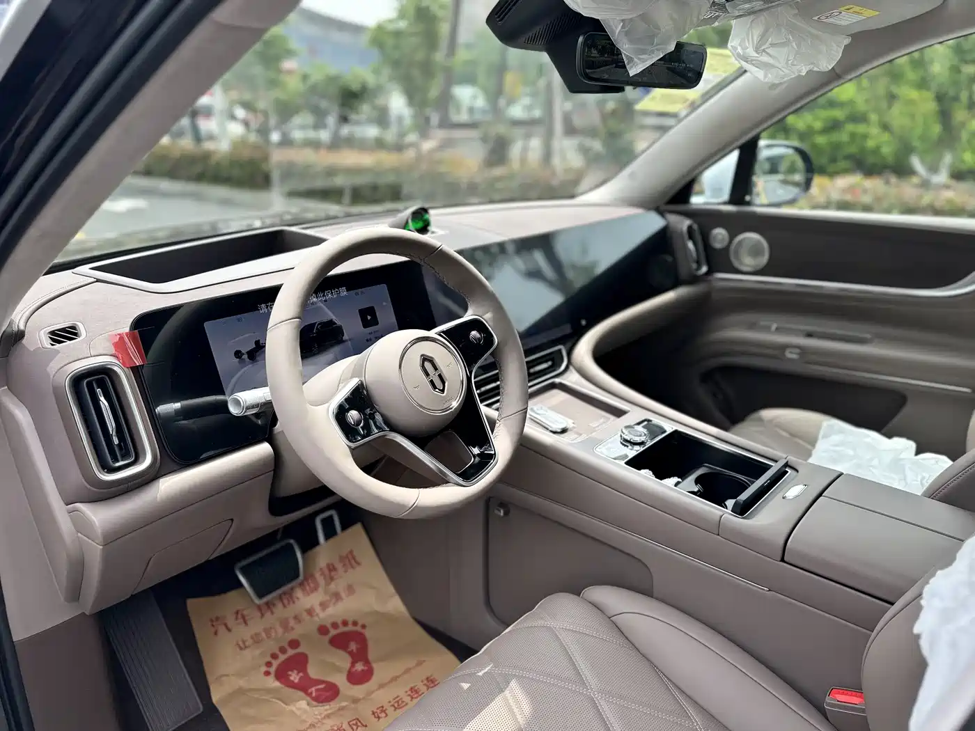 AITO Wenjie AITO M9 2025 Extended Range Ultra 52kWh 6-Seater фото 4