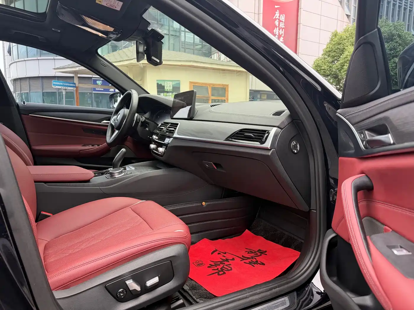 BMW 5 Series 2022 530Li Leading M Sport Package фото 11