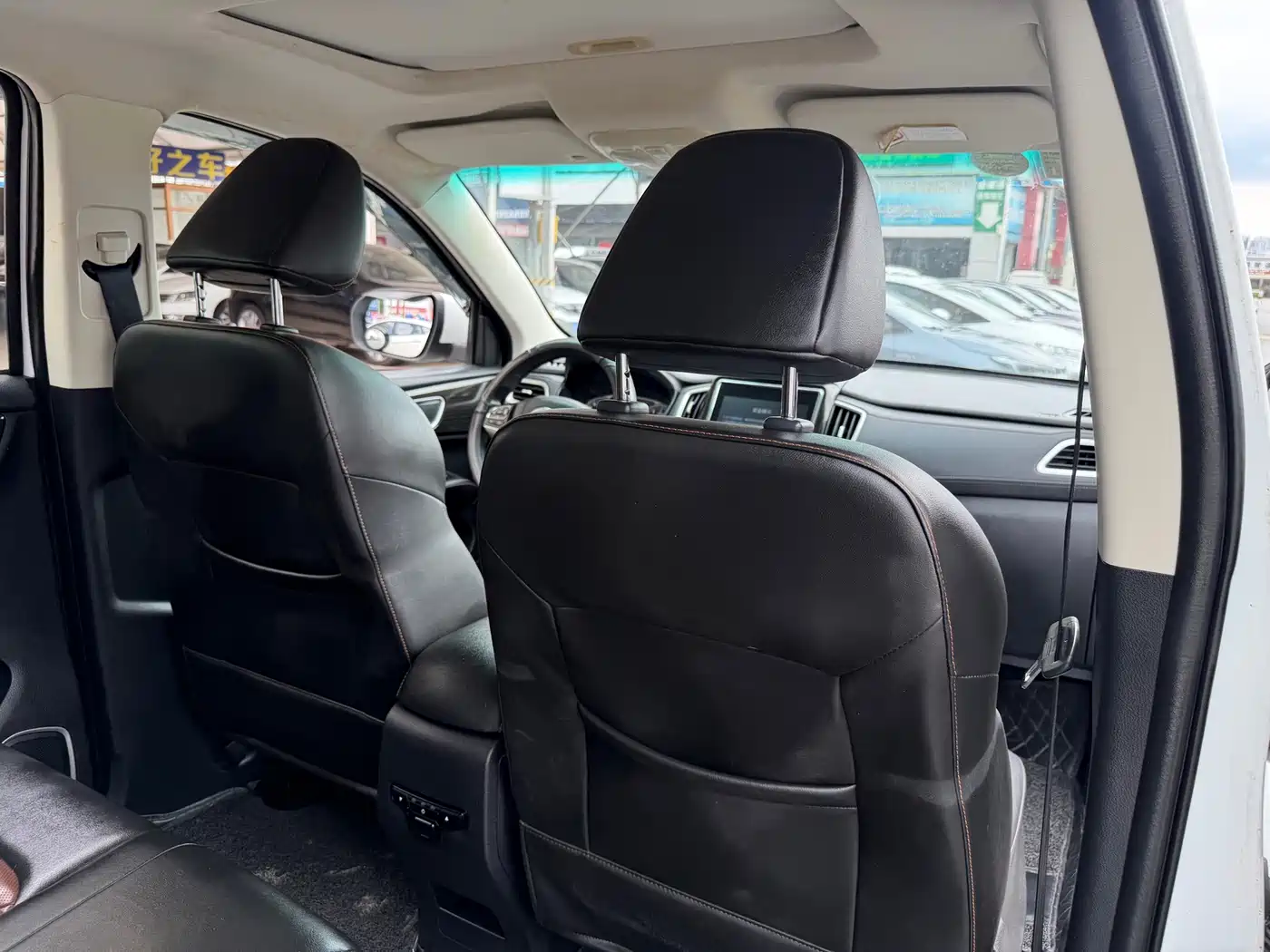 SWM Motor SWM X7 2019 2018 1.8L Manual Comfort 7-Seater
