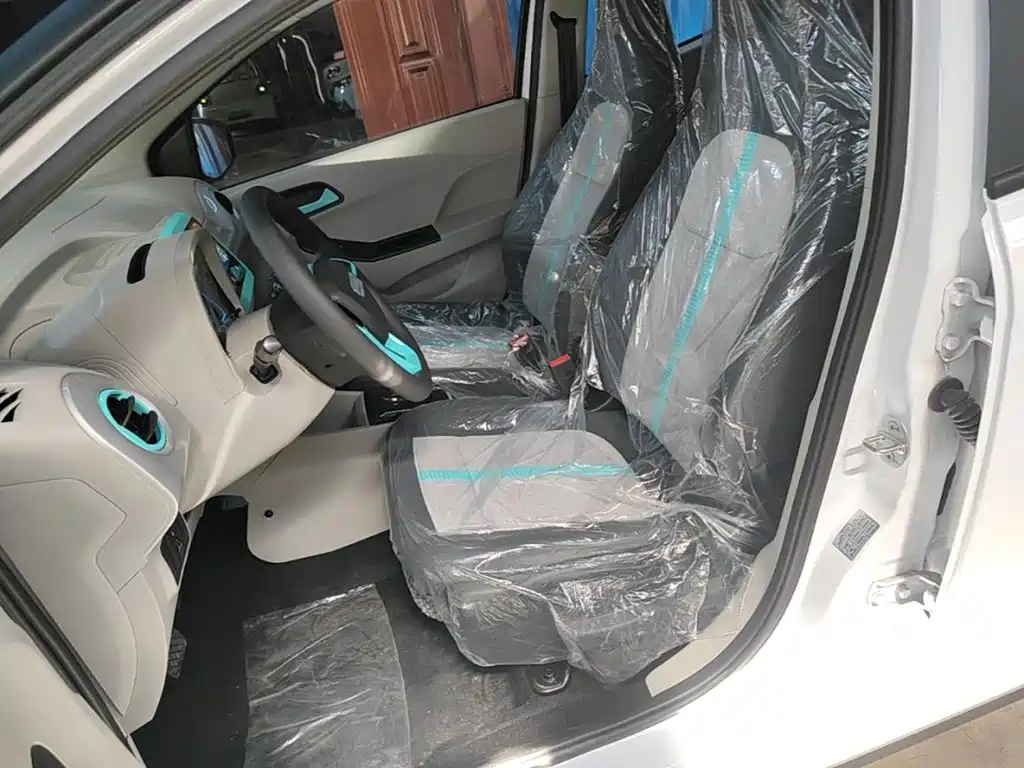 JMCG New Energy Little Kirin 2026 2025 PLUS+ Comfort Model