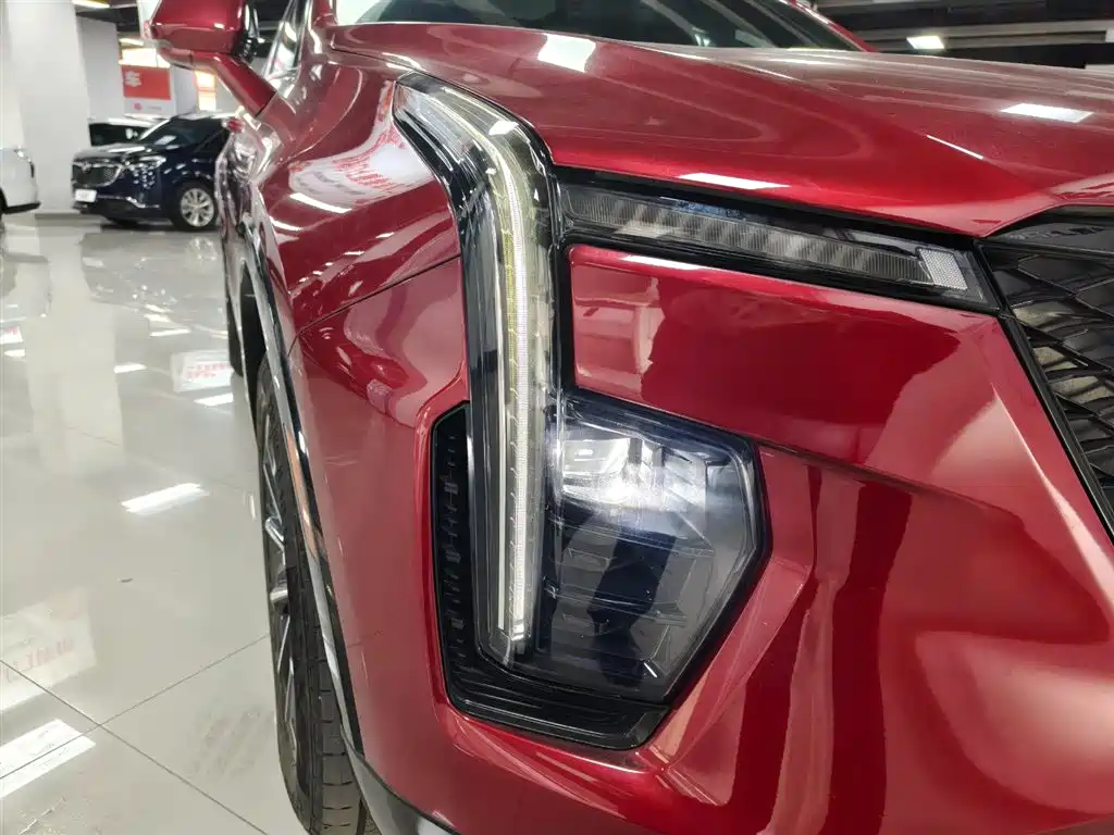 Cadillac XT4 2024 28T 4WD Luxury Edition фото 24